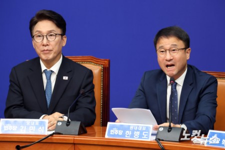 발언하는 한병도 원내대표