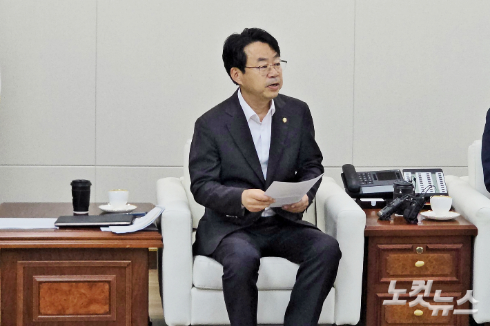 부산시와 여야정 회의에 참석한 더불어민주당 박홍배 부산시당위원장. 송호재 기자