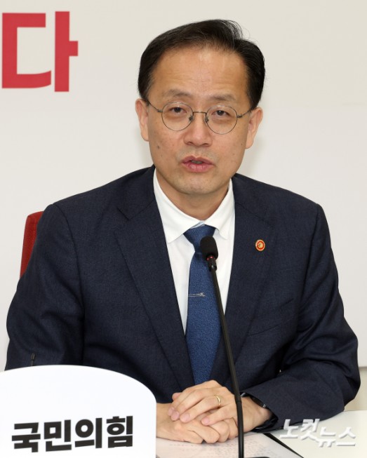 발언하는 이형일 경제부총리 겸 재정경제부 장관