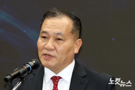 축사하는 김동욱 대표이사