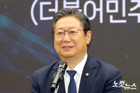 축사하는 더불어민주당 황희 의원