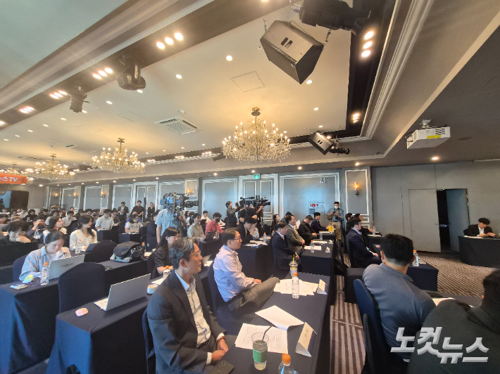 국내외 자산운용사 18곳은 30일 서울 여의도 켄싱턴호텔에서 '의무공개매수제도 재논의 촉구 긴급공동성명 기자회견'을 열었다. 최서윤 기자
