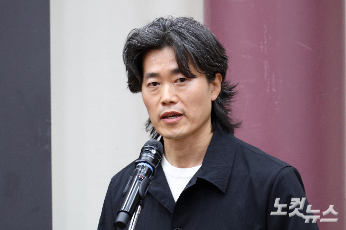 WSC Sport 오성택 총괄이 30일 국회 의원회관에서 열린 '2026 콘텐츠 미래포럼 : AI와 K-컬처 콘텐츠의 융합, 미디어 산업의 미래를 묻다' 에서 스포츠 스토리텔리의 다음 세대라는 주제로 발표하고 있다. 박종민 기자