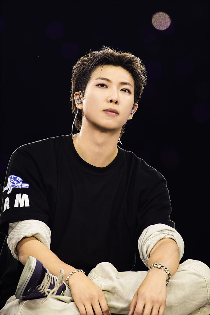 그룹 방탄소년단 리더 RM의 개인 소장품 140점을 포함해 기존 미술관 소장품을 더한 특별전이 미국 샌프란시스코 현대미술관에서 오는 10월 3일(현지 시각) 열린다. 빅히트 뮤직 제공