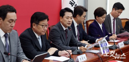 최고위 발언하는 장동혁 대표
