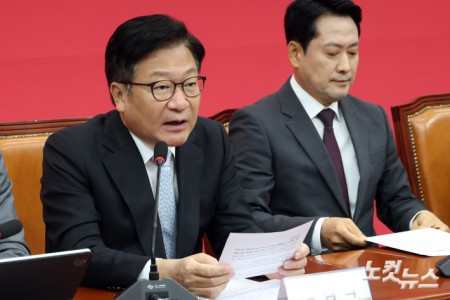 발언하는 정점식 원내대표