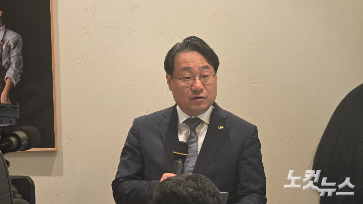 이성훈 LH 사장이 지난달 30일 경기 용인 첨단산단에서 열린 국토부 출입기자 오찬 간담회에서 부동산 시장 안정화와 관련한 질문에 답하고 있다. 최창민 기자