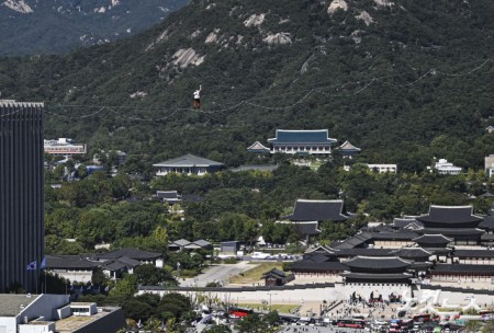 서울 도심에서 열린 아찔한 줄타기