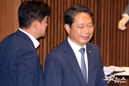 국회 본회의 참석하는 김승원 의원