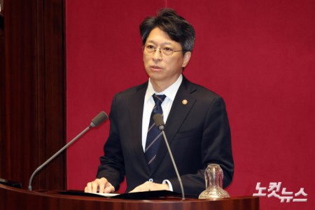 신임 국무위원 인사하는 홍지선 국토교통부장관
