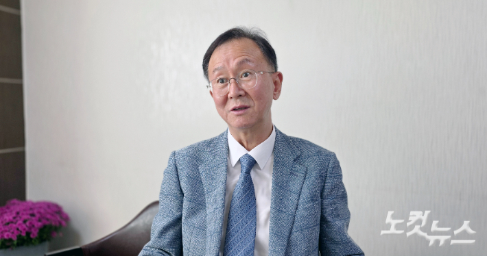 지난달 30일 오후, 한빛교회에서 인터뷰 중인 예장고신총회 제76회기 총회장 신진수 목사. 이강현 기자