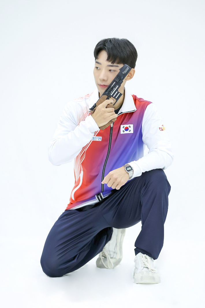 속사권총을 들고있는 송종호. 대한사격연맹 제공