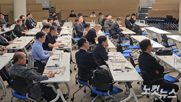 교단 분열 3년만에 완전체로 모인 기독교한국루터회(총회장 원종호)가 56차 총회 개회 후 회무처리에 난항을 겪고 있다. 송주열 기자 