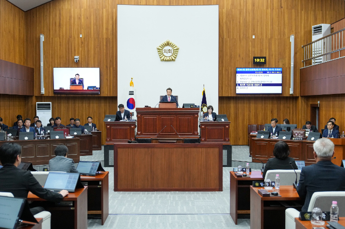제301회 경주시의회 제1차 정례회 제1차 본회의 전체사진. 경주시의회 제공