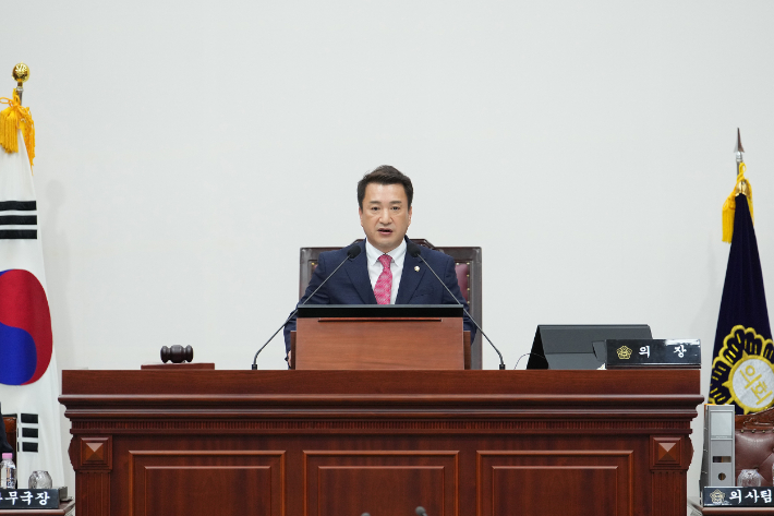 최재필 부의장이 본회의를 진행하고 있다. 경주시의회 제공