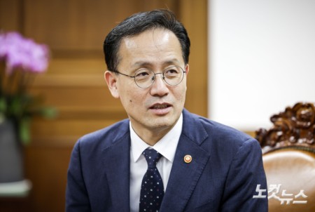 국회의장 예방한 이형일 부총리