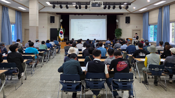 경주시가 외국인 계절근로자 고용농가 사전교육을 실시하고 있다. 경주시 제공