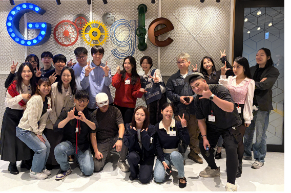 LG유플러스는 크리에이터 커뮤니티 유플러스 부스터스 우수 활동자 18명을 대상으로 서울 구글코리아 오피스에서 생성형 인공지능을 활용한 콘텐츠 제작 교육 프로그램을 진행했다. LG유플러스 제공