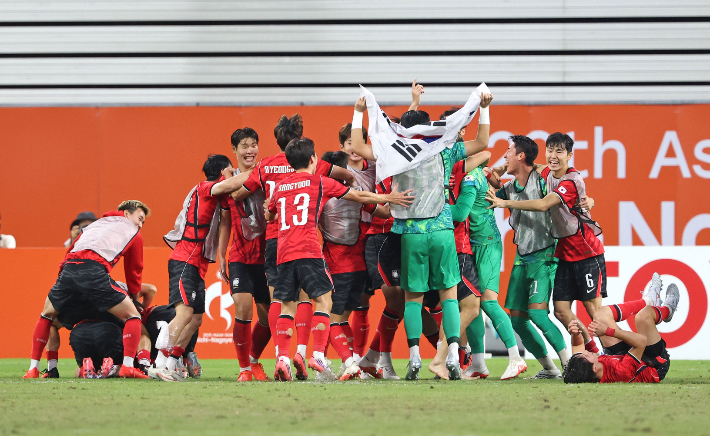 아시안게임 남자 축구 대표팀 금메달. 연합뉴스