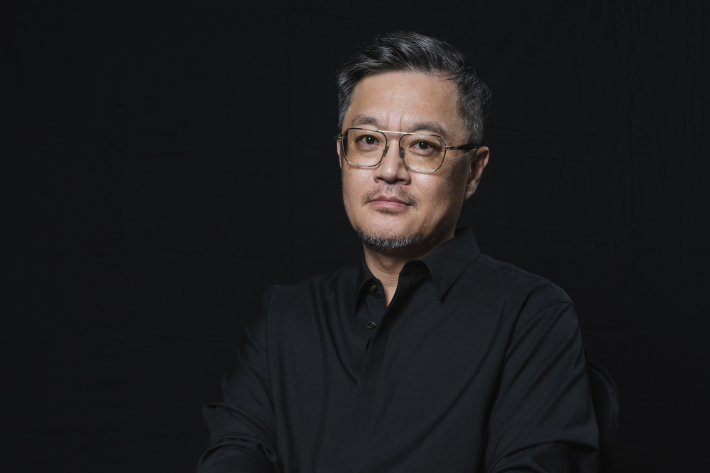 우빈호 감독은 영화 '하얼빈'(2024)과 '메이드 인 코리아'를 통해 현빈이 각각 청룡영화상 남우주연상과 백상예술대상 남우주연상을 수상한 것과 관련해 "제가 '내부자들'(2015)과 '남산의 부장들'(2020)로 청룡영화상 작품상을 두 차례 받았는데 그것보다 더 기뻤다"며 "이제는 남자들도 좋아하는 배우가 됐다"고 밝혔다. 월트디즈니 컴퍼니 코리아 제공