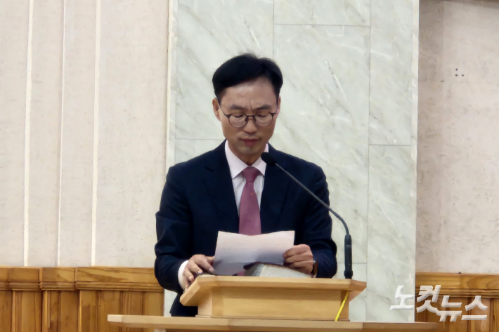 보은 주성교회 김범식 장로가 중보의 기도를 하고 있다. 충북CBS