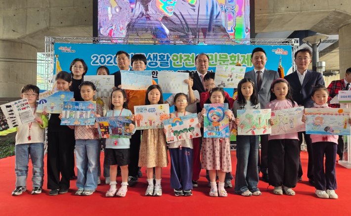 바르게살기운동포항시협의회가 지난 3일 철길숲 한터마당에서 '2026 바른생활 안전시민문화제'를 개최했다. 포항시 제공