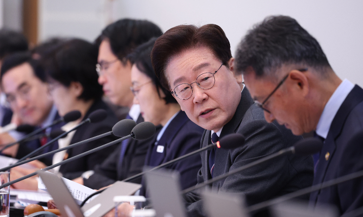 이재명 대통령이 6일 청와대에서 열린 국무회의에서 발언하고 있다. 연합뉴스