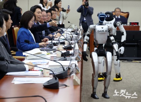 국감장에 등장한 중국산 휴머노이드 로봇