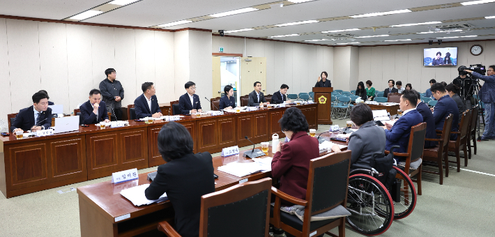 전남광주통합특별시의회가 6일 윤난실 시민주권부시장에  대한 인사청문회를 진행하고 있다. 전남광주통합특별시의회 제공