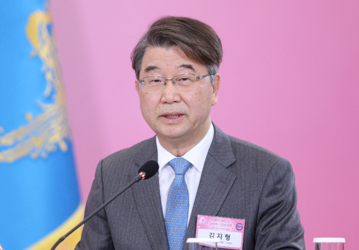김지형 경제사회노동위원회 위원장. 연합뉴스