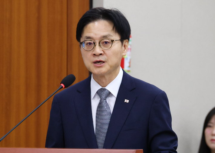 김정관 산업통상부 장관이 6일 국회에서 열린 산업통상자원중소벤처기업위원회 국정감사에서 업무보고를 하고 있다. 연합뉴스
