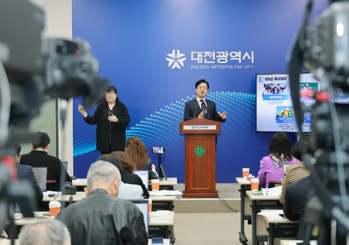 허태정 대전시장이 6일 취임 100일 기자회견을 통해 향후 정책 방향을 설명하고 있다. 대전시 제공