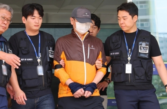 인천 송도에서 사제 총기로 아들을 살해한 60대 남성 A씨. 연합뉴스 