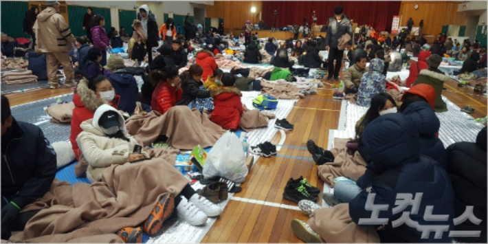 2017년 포항촉발지진 당시 체육관에서 지내고 있는 이재민. 김대기 기자 