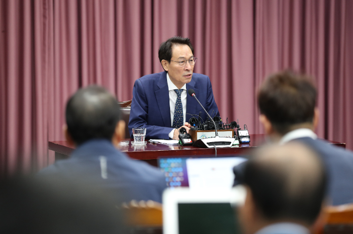취임 100일을 맞아 우상호 강원특별자치도지사가 기자 간담회를 열어 그동안의 소회와 성과를 밝히고 있다. 강원도 제공 