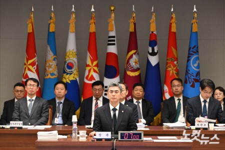 국감장에 앉은 국방장관