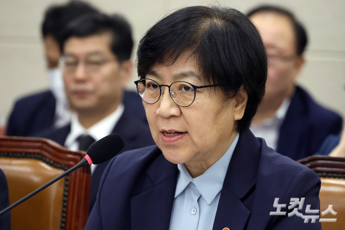 정은경 보건복지부 장관이 답변을 하고 있다. 윤창원 기자