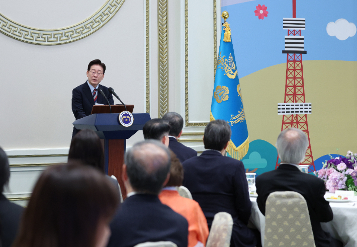 이재명 대통령이 7일 청와대에서 열린 재일본대한민국민단 창단 80주년 기념 간담회에서 환영사를 하고 있다. 연합뉴스