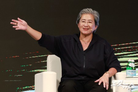 리사 수 AMD CEO가 7일 오후 서울시 용산구 드래곤시티에서 열린 AMD 게이머 데이 행사에서 참석자들의 질문에 답하고 있다.