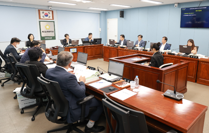 예산결산특별위원회. 창원시의회 제공 