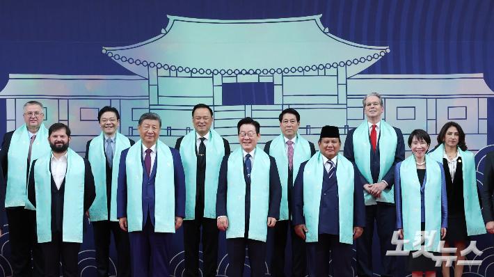 지난해 열린 APEC 정상회의에서 각국 정상들이 기념사진을 촬영하고 있다. 자료사진