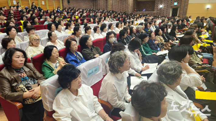 대한예수교장로회 통합총회 여전도회전국연합회(회장 이난숙 장로)가 지난 6일 서울 종로구 대학로 한국교회백주년기념관 글로리아홀에서 제44회 선교대회를 가졌다. 송주열 기자