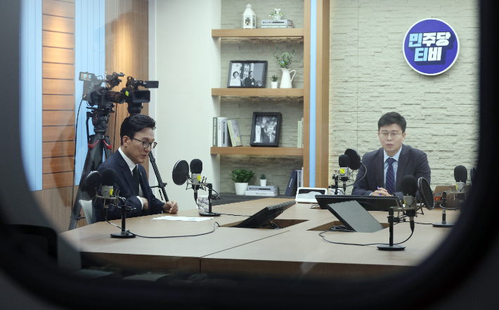 당 공식 유튜브 '민주당TV' 프로그램 '민티07'. 연합뉴스