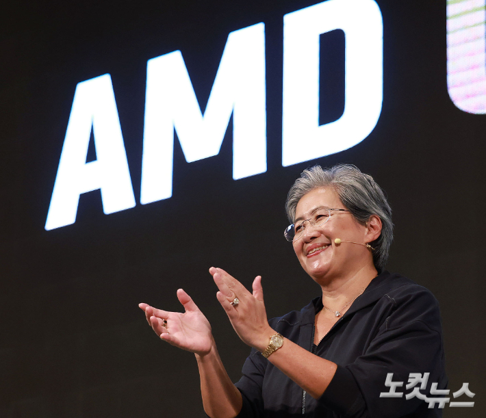리사 수 AMD CEO가 7일 오후 서울시 용산구 드래곤시티에서 열린 AMD 게이머 데이 행사에서 참석자들을 향해 인사를 하고 있다. 류영주 기자
