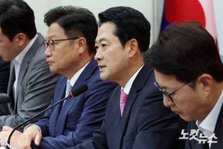 최고위 발언하는 장동혁 대표