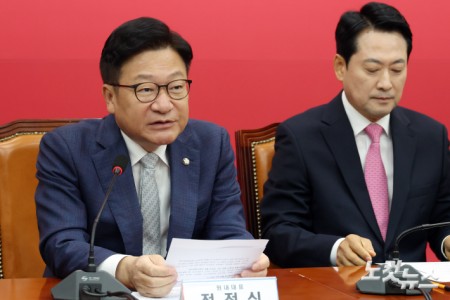 발언하는 정점식 원내대표