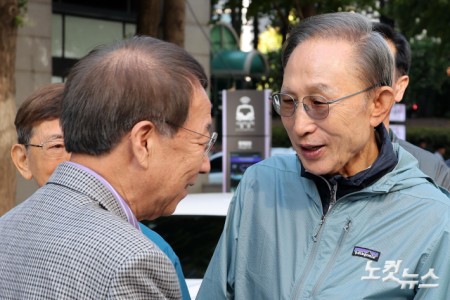 정운천 전 총리와 인사하는 MB