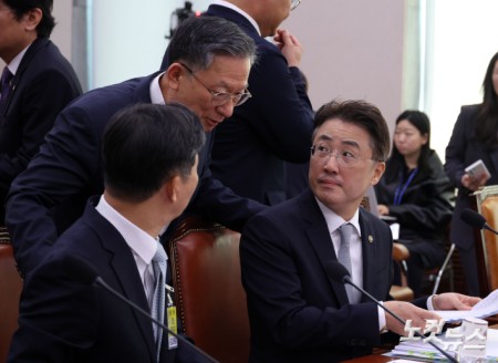 정성호 前장관과 대화하는 법무장관 직무대행