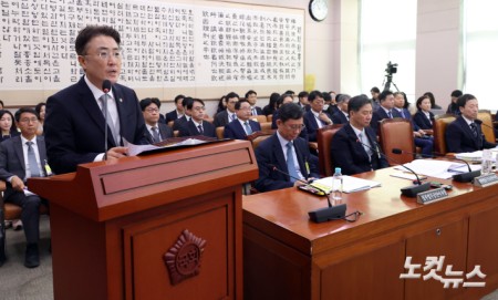 업무보고 하는 법무장관 직무대행