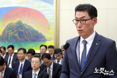 장민영 중소기업 은행장이 8일 서울 여의도 국회에서 열린 정무위원회의 금융위원회·한국산업은행·중소기업은행에 대한 국정감사에서 기관보고를 하고 있다.